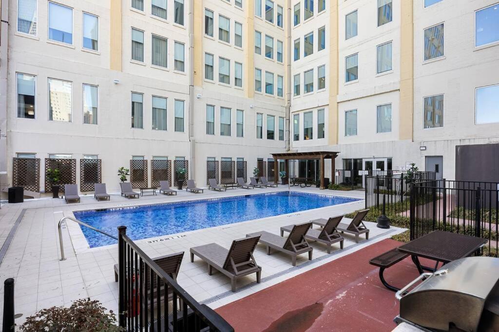 Stunning Downtown Apartment With Pool, Laundry, Parking Dallas Bagian luar foto